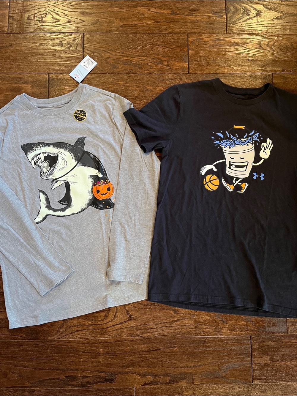 Boys long sleeve shark Halloween gray t-shirt and short sleeve Under Armour XL